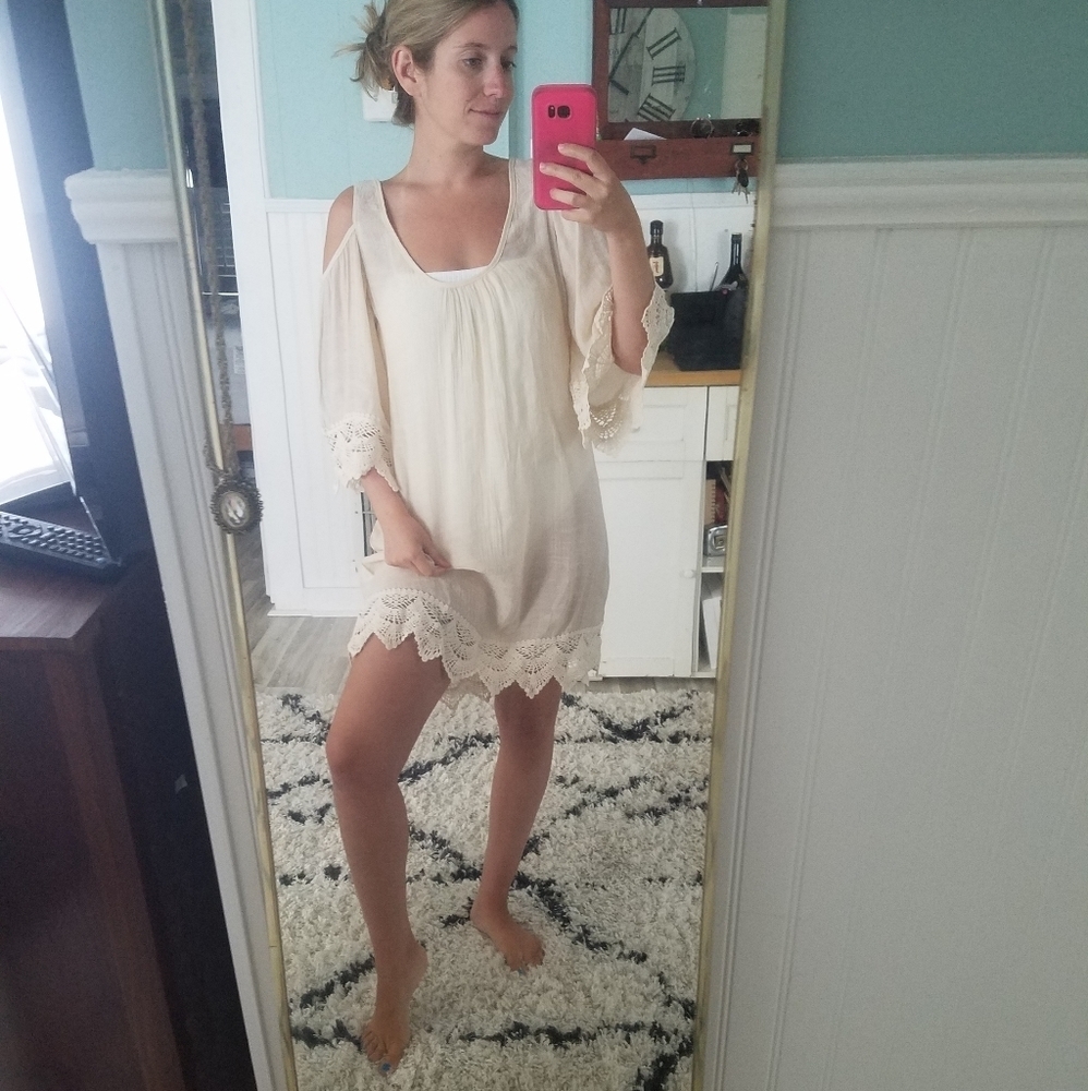 VENUS Lace/crochet trim cover up - Picture 2 of 6